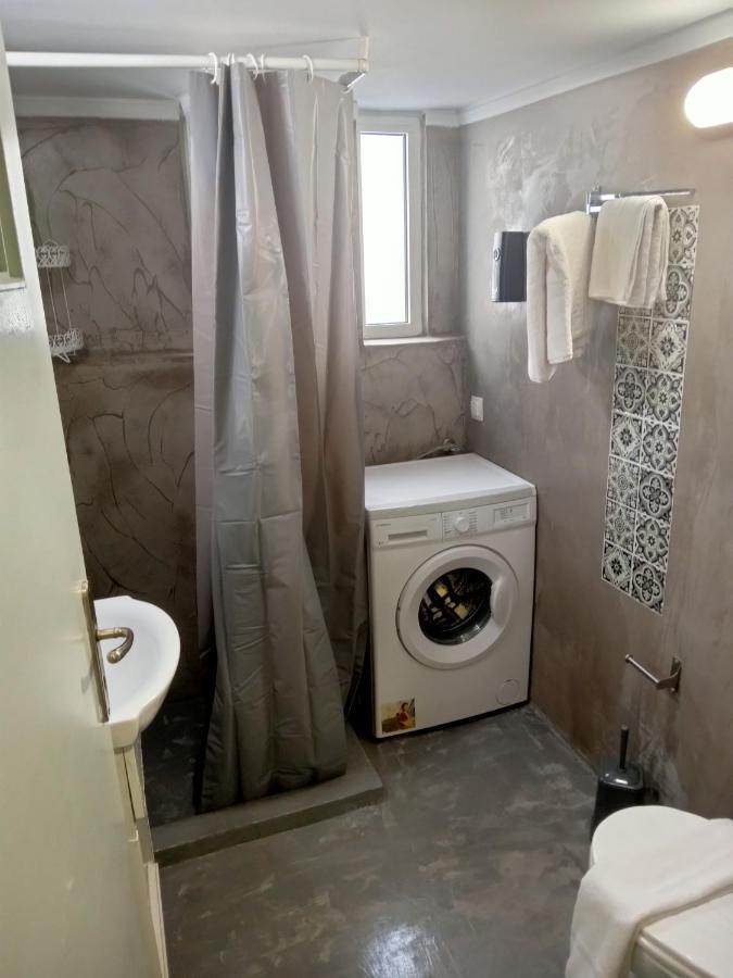 Koukaki-Acropolis Roomy With A Private Veranda Apt. Athens Luaran gambar